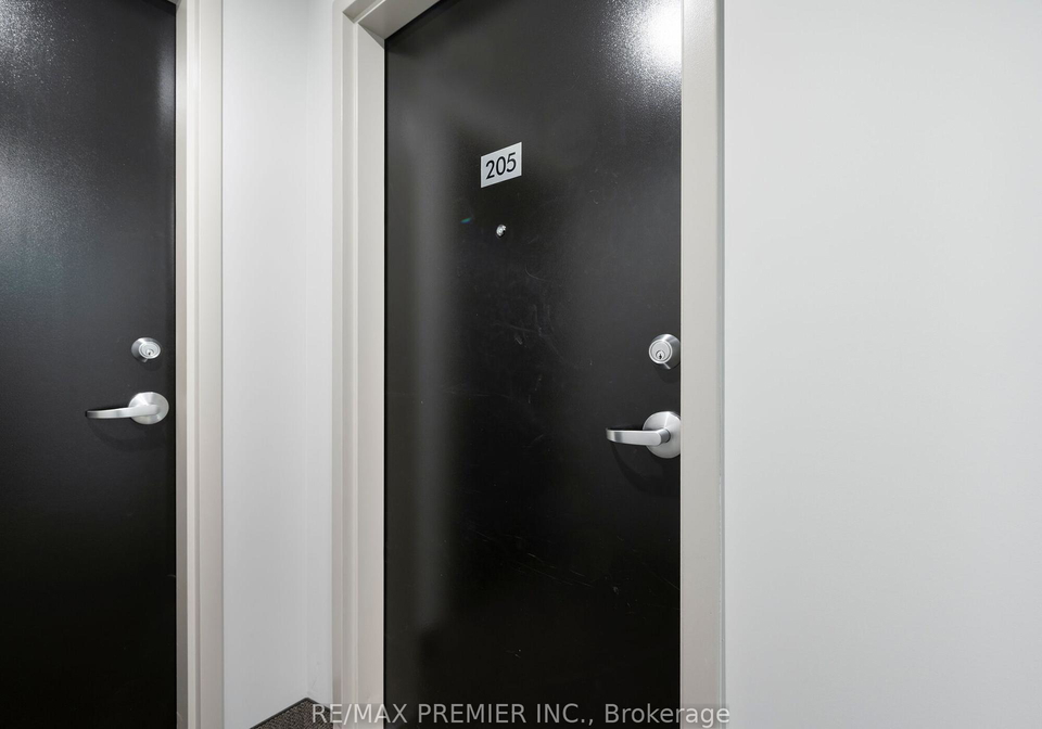 5-street-n-hamilton-ontario-x12267580