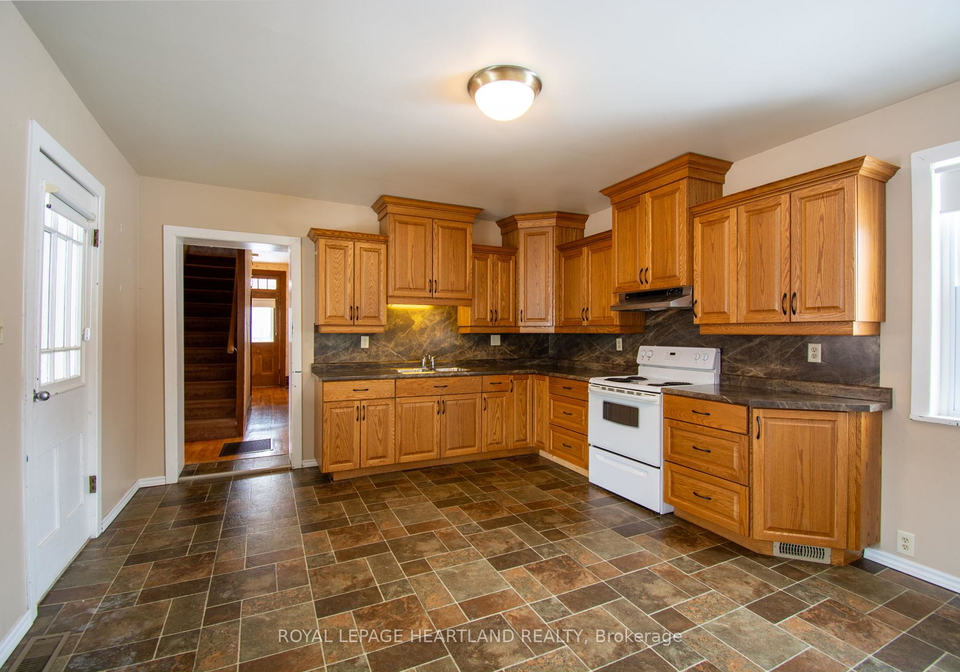 18-simcoe-street-south-huron-ontario-x12267636