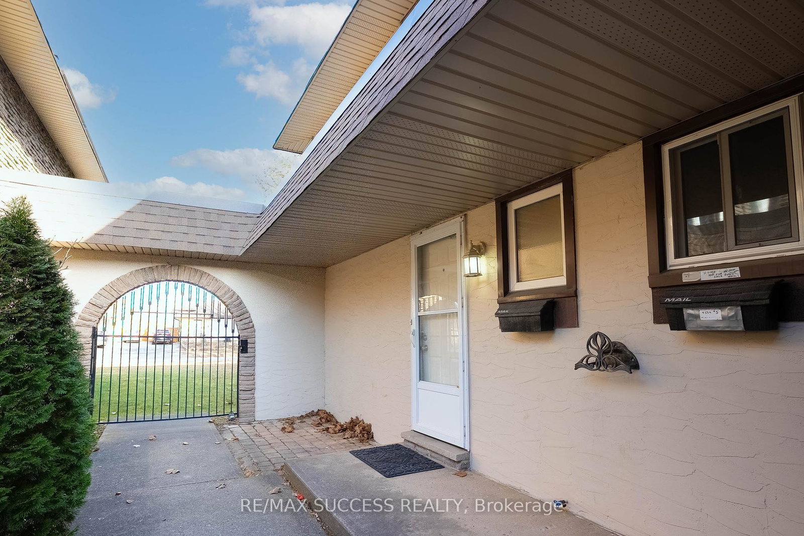4230-meadowvale-drive-niagara-falls-ontario-x12269086