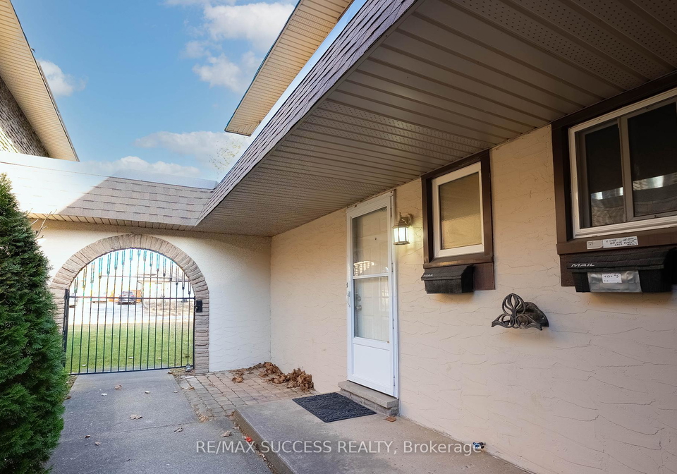 4230-meadowvale-drive-niagara-falls-ontario-x12269086