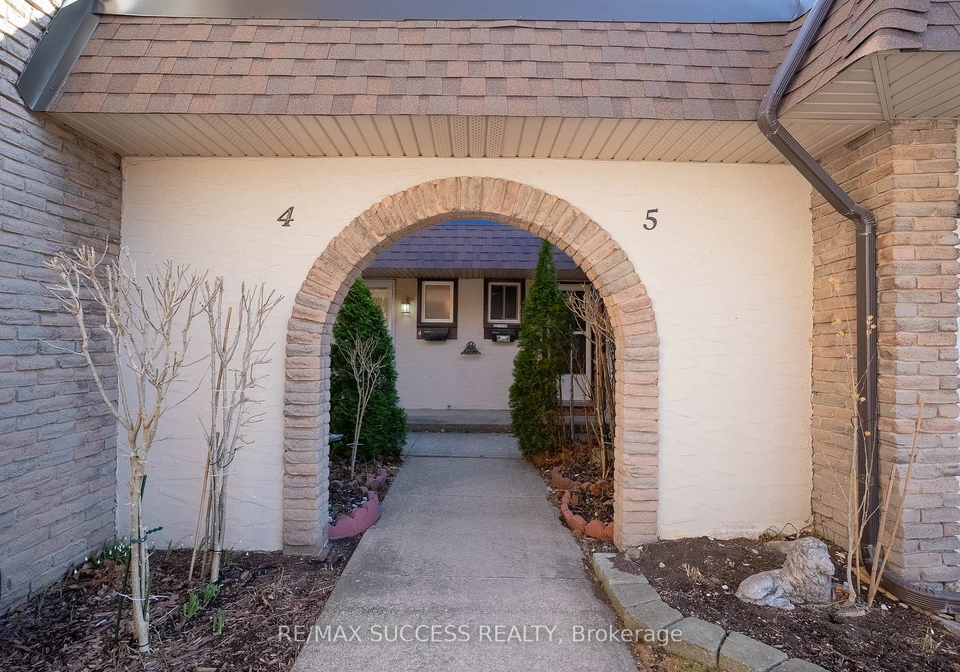 4230-meadowvale-drive-niagara-falls-ontario-x12269086