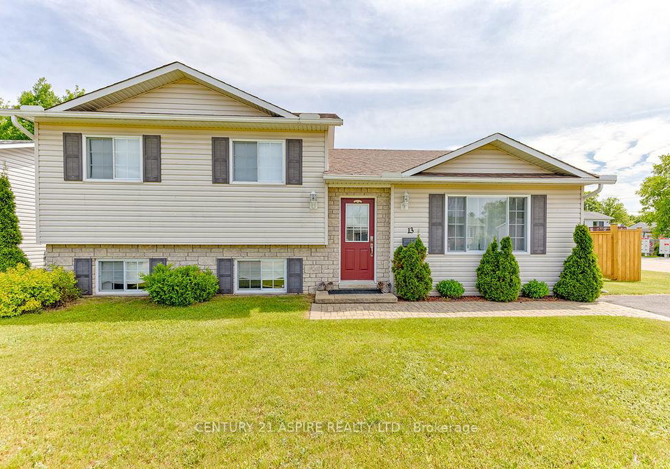13-daniel-avenue-petawawa-ontario-x12269433