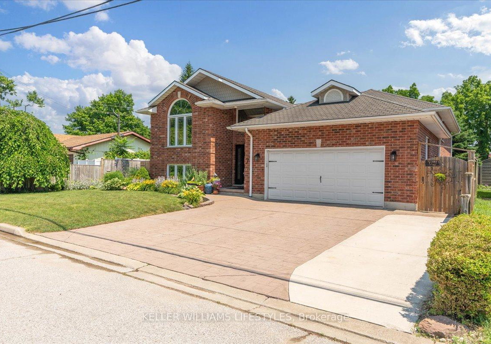 7-york-street-lambton-shores-ontario-x12270153
