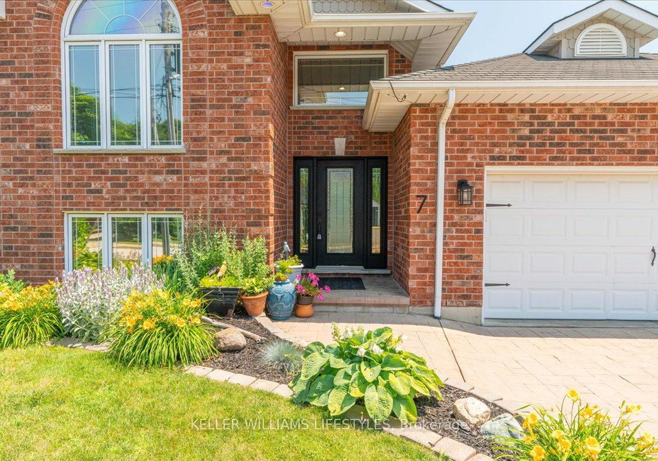 7-york-street-lambton-shores-ontario-x12270153
