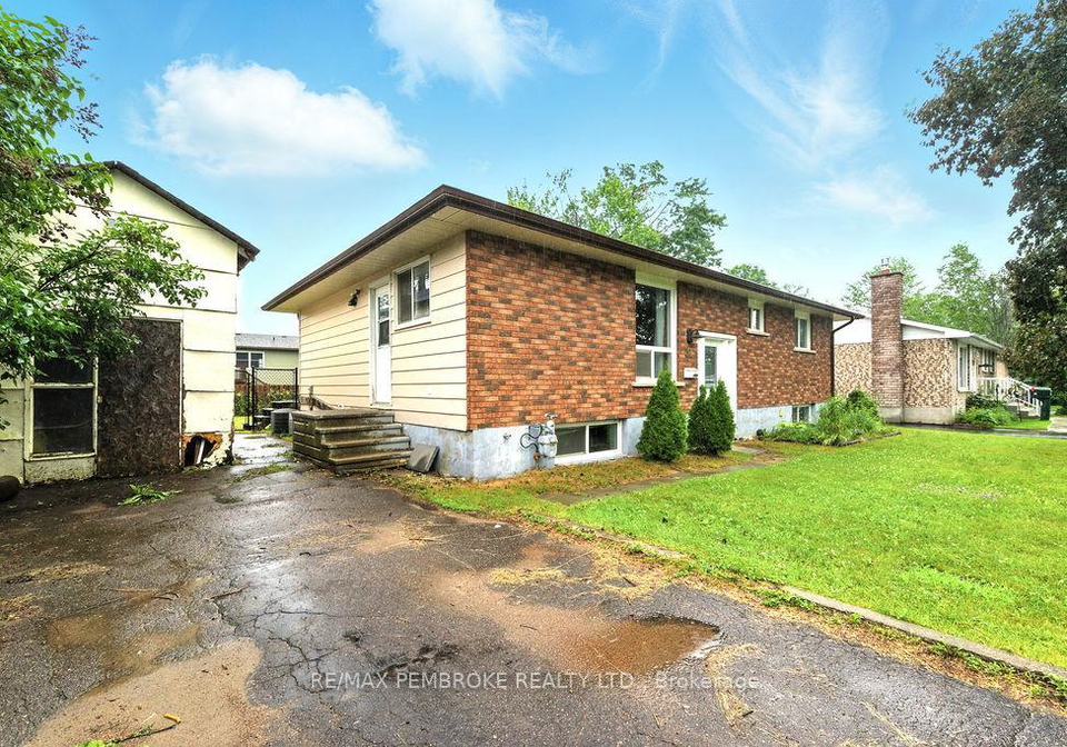 31-lisa-crescent-petawawa-ontario-x12270484