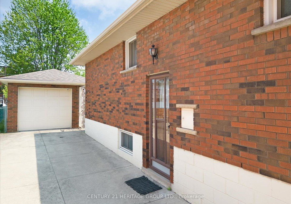 124-tisdale-street-n-hamilton-ontario-x12271668