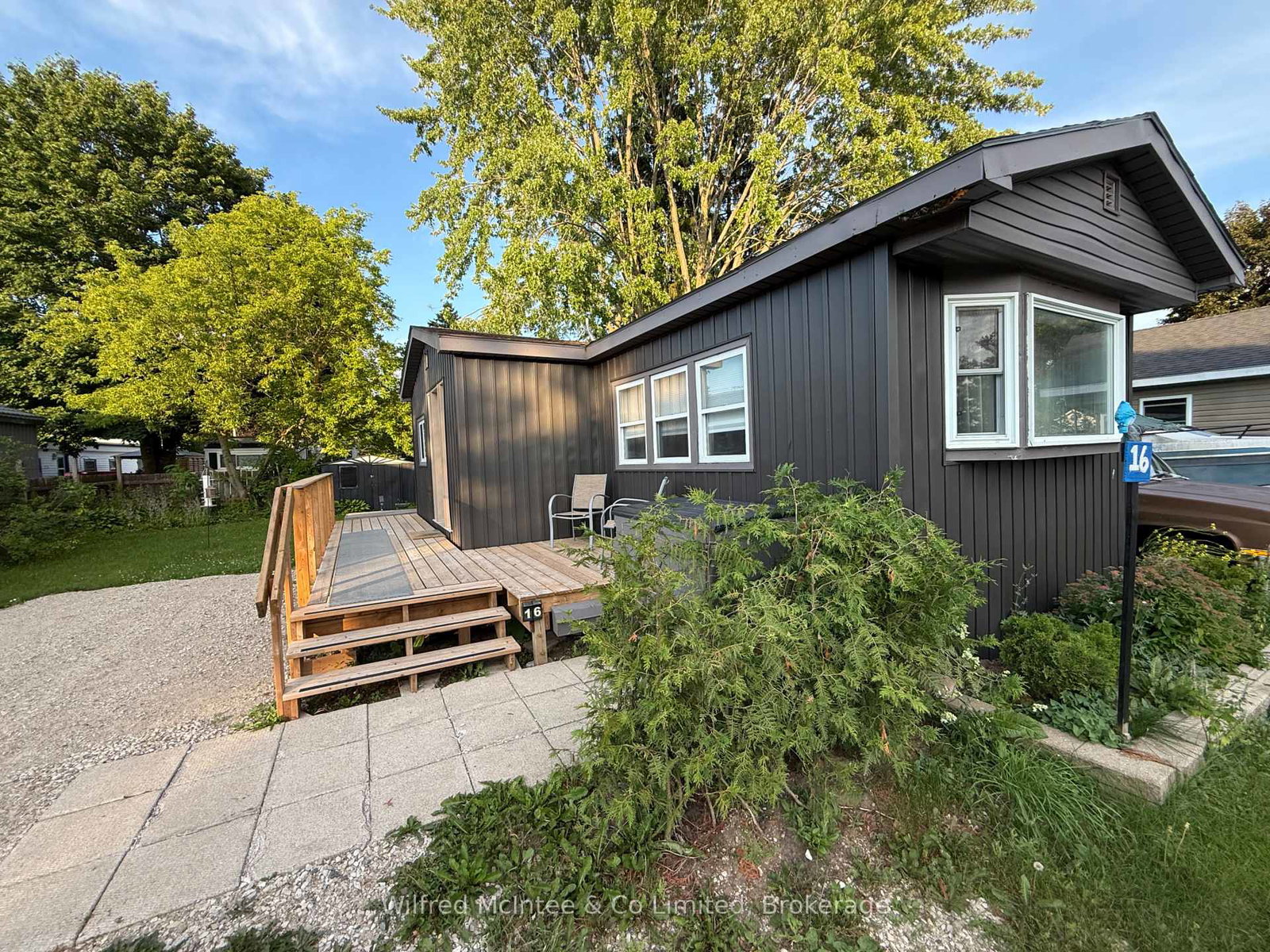 16-bluejay-crescent-brockton-ontario-x12272267