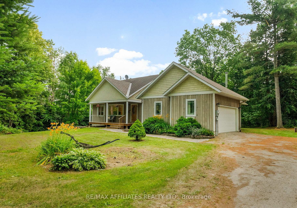955-bathurst-9th-concession-tay-valley-ontario-x12275455