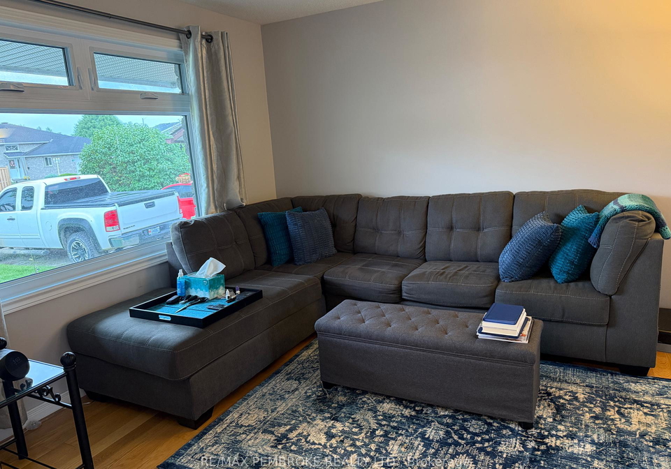 616-moss-drive-pembroke-ontario-x12275906