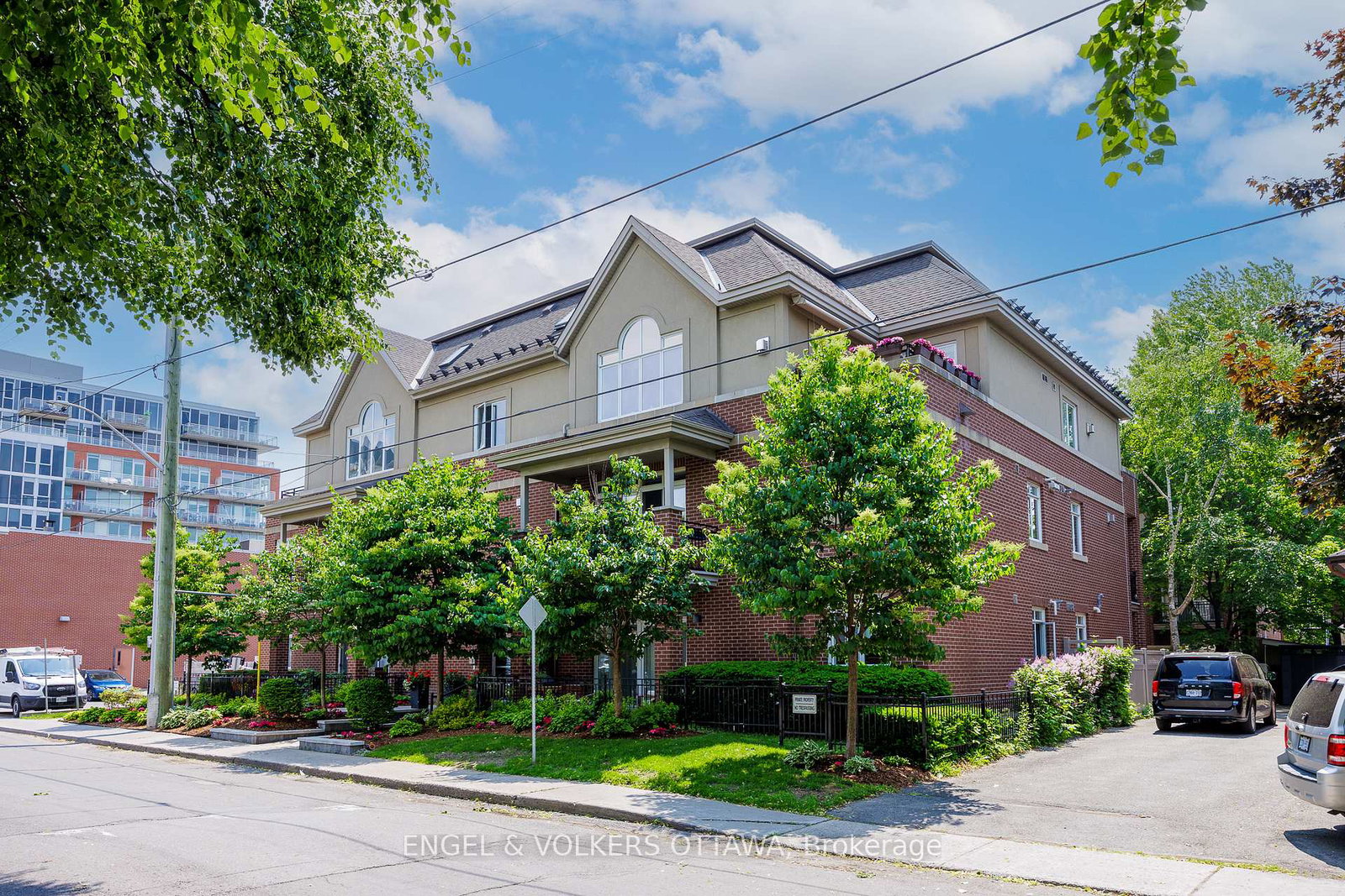 400-mcleod-street-ottawa-ontario-x12278572