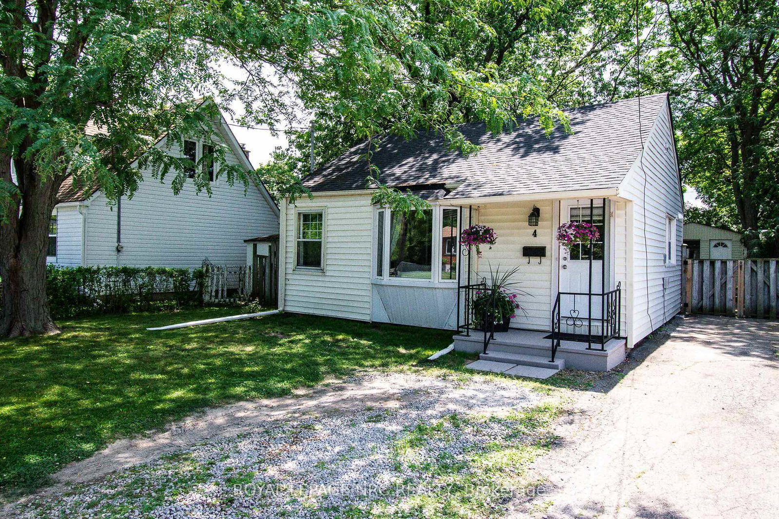 4-glen-avenue-st-catharines-ontario-x12279168