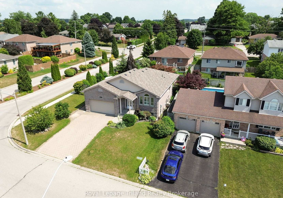 1-cornish-crescent-ingersoll-ontario-x12280535