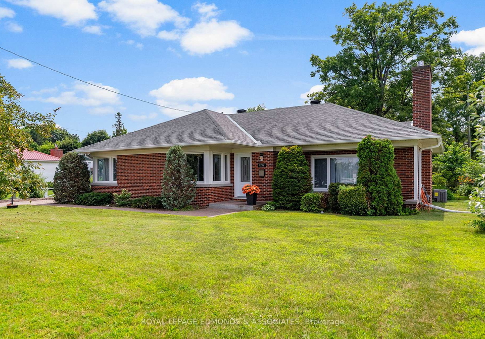 1212-pembroke-street-e-e-laurentian-valley-ontario-x12281303