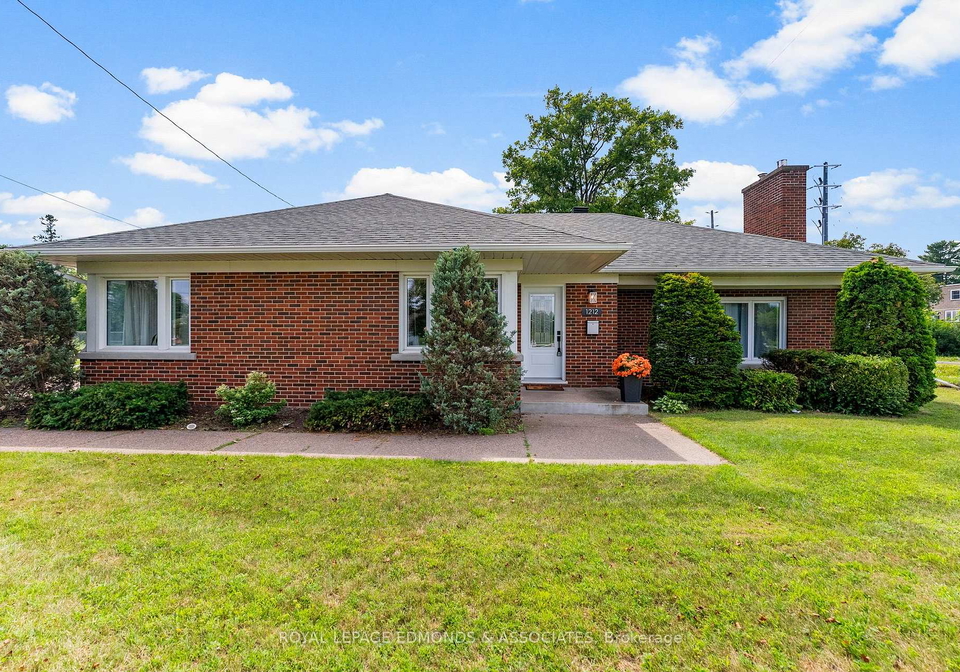 1212-pembroke-street-e-e-laurentian-valley-ontario-x12281303