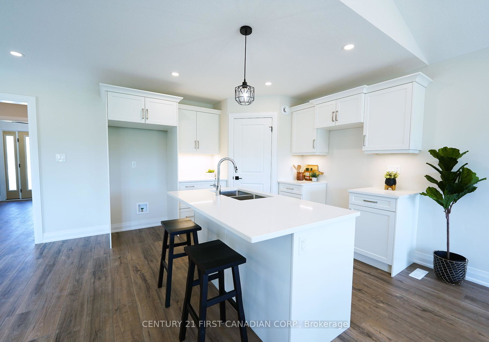 666-ketter-way-plympton-wyoming-ontario-x12285784