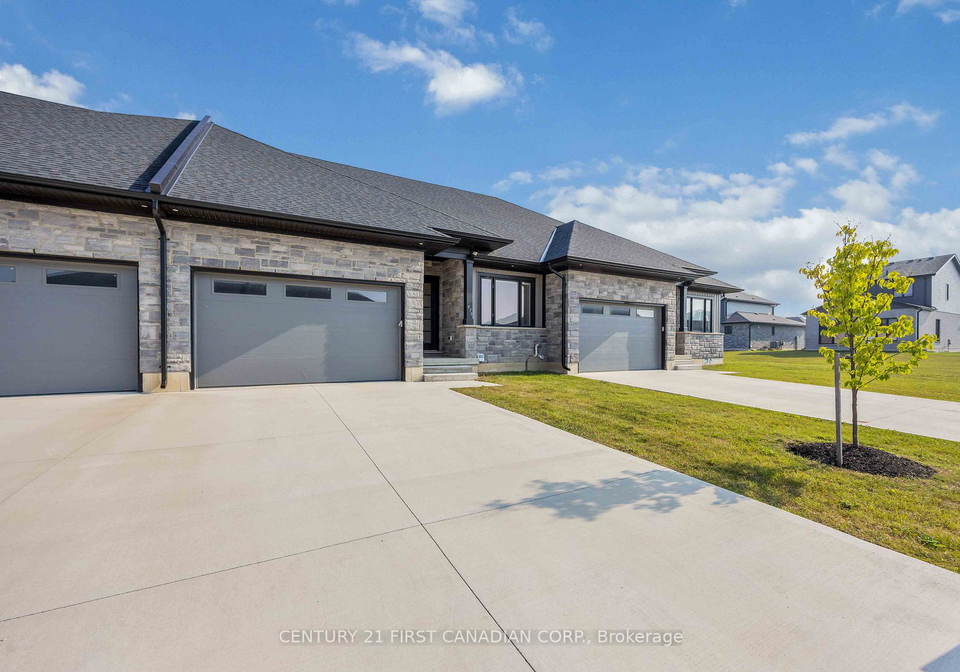 479-kip-lane-plympton-wyoming-ontario-x12285793
