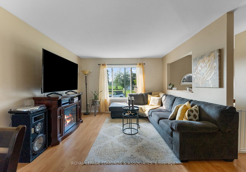 44-cameron-street-whitewater-region-ontario-x12286124