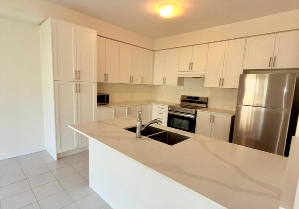21-golf-links-drive-loyalist-ontario-x12286288