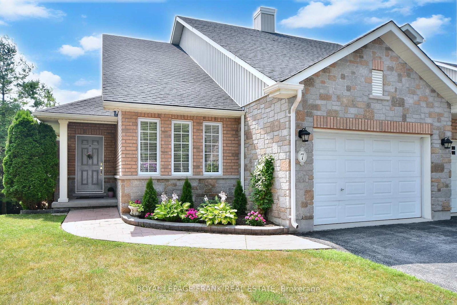 7-village-crescent-peterborough-west-ontario-x12286345