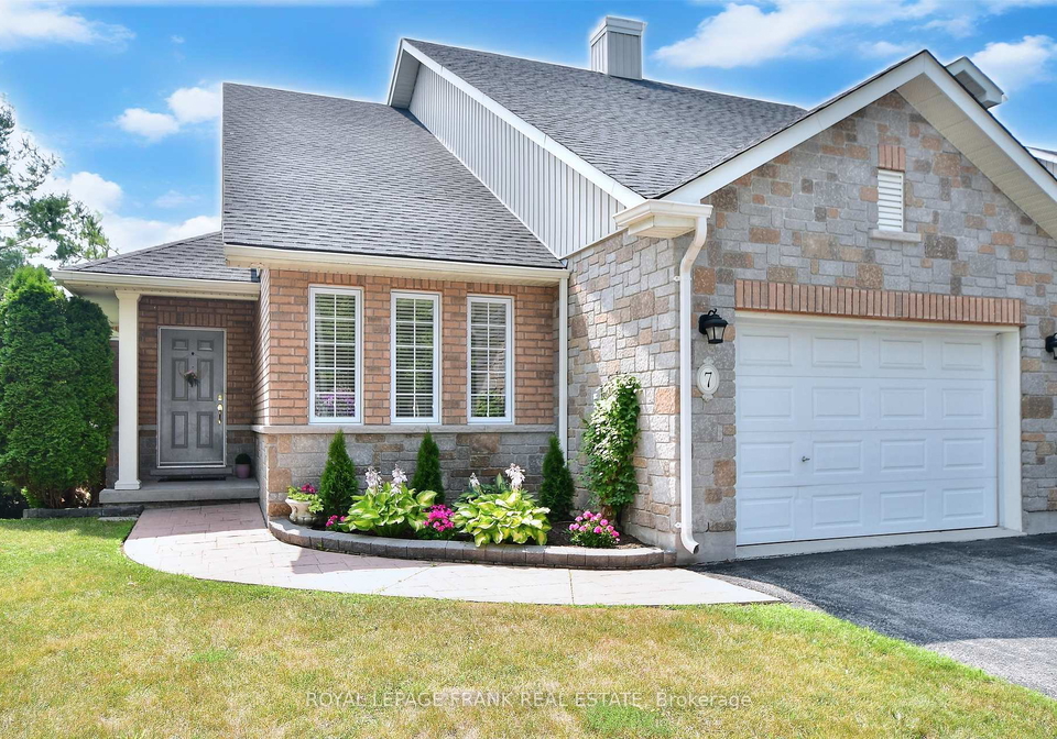 7-village-crescent-peterborough-west-ontario-x12286345