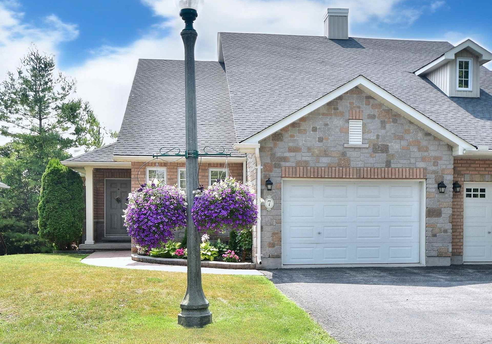 7-village-crescent-peterborough-west-ontario-x12286345