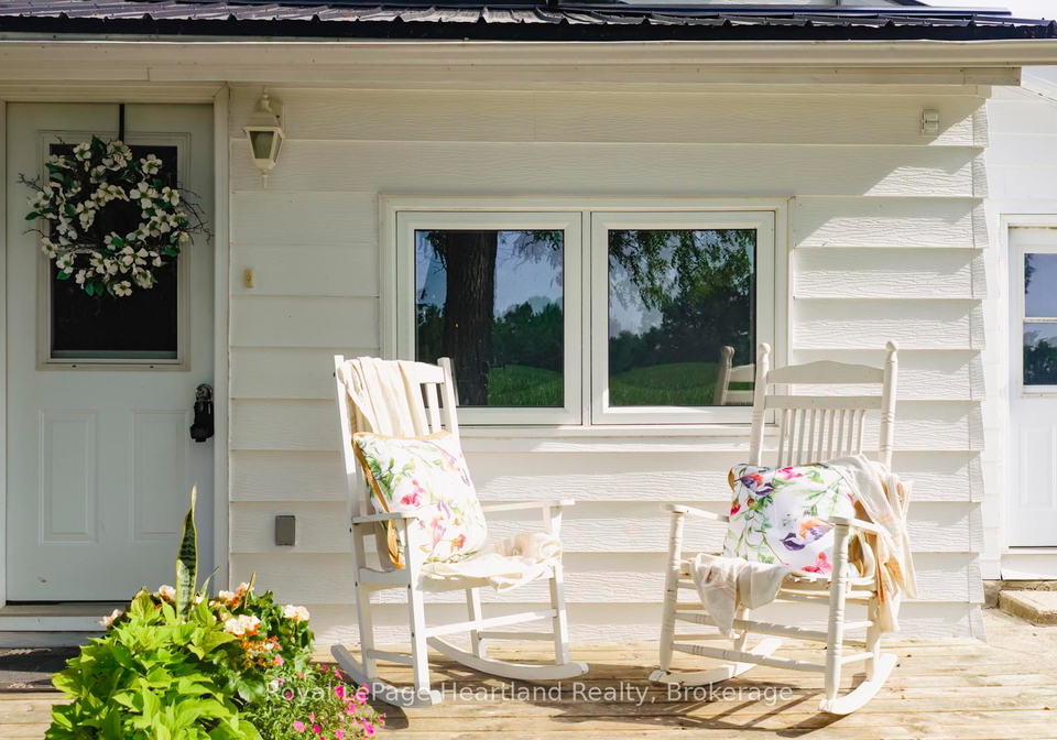 80564-baseline-road-central-huron-ontario-x12288247