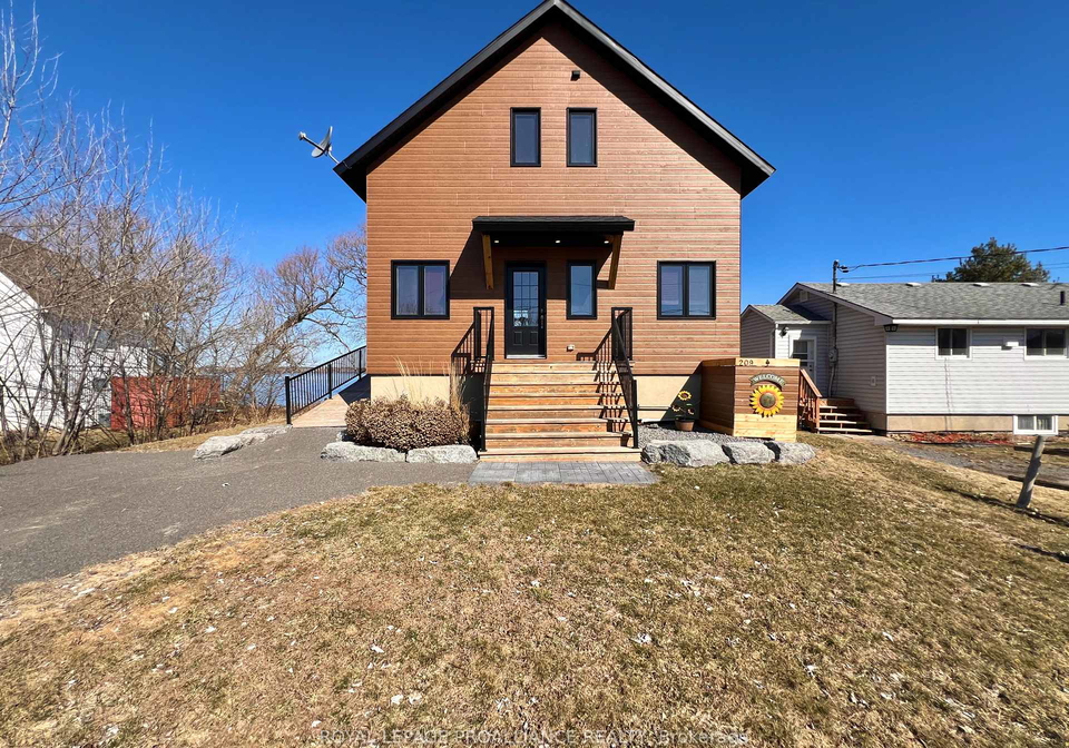 209-prinyers-cove-crescent-prince-edward-county-ontario-x12288693