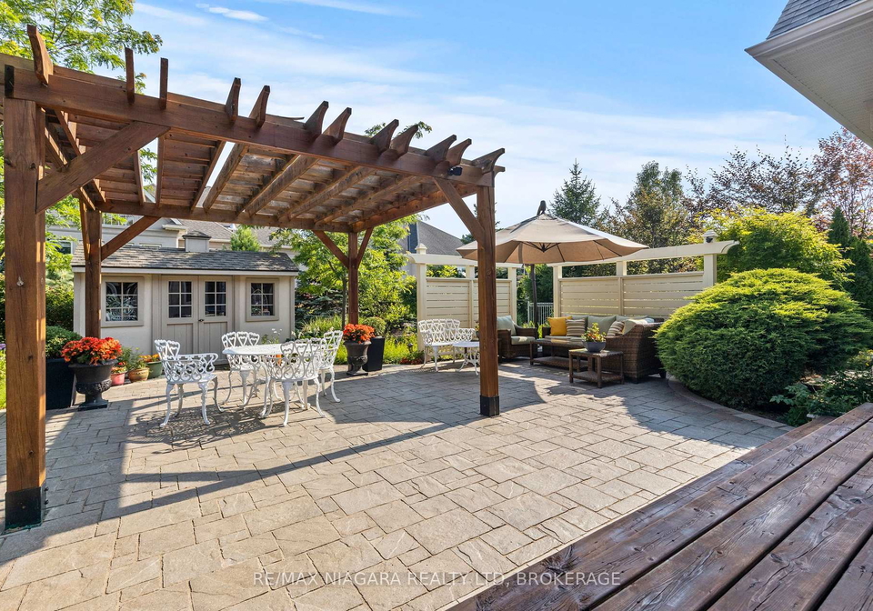 44-stoneridge-crescent-niagara-on-the-lake-ontario-x12289474