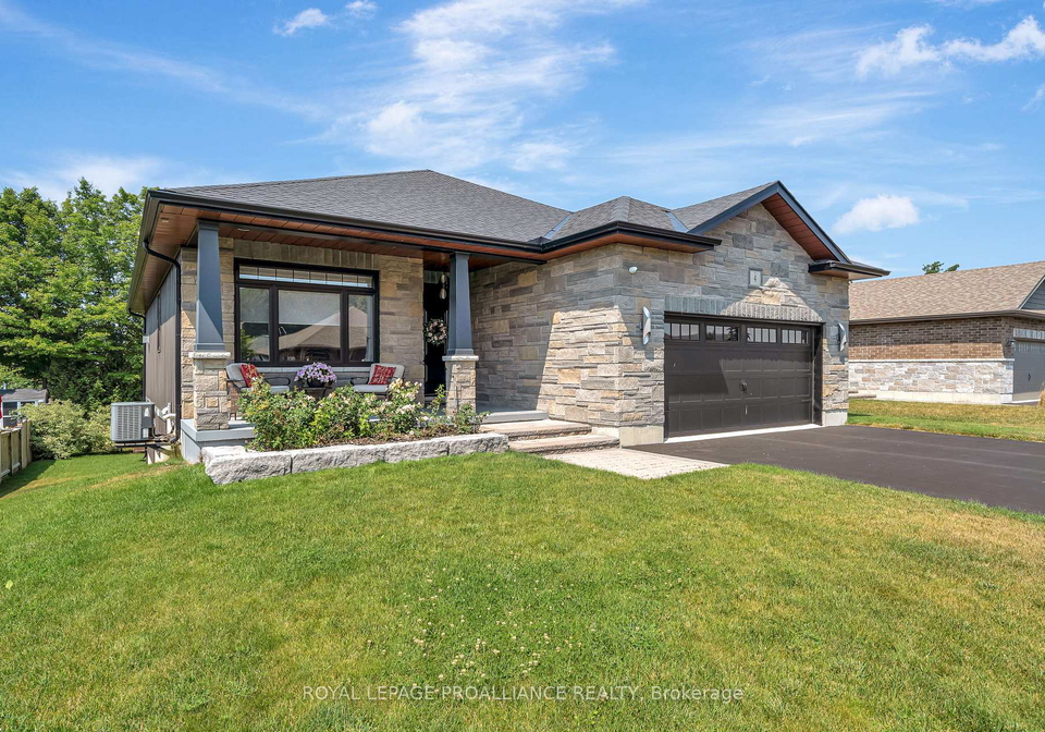 4-spartan-court-quinte-west-ontario-x12290345
