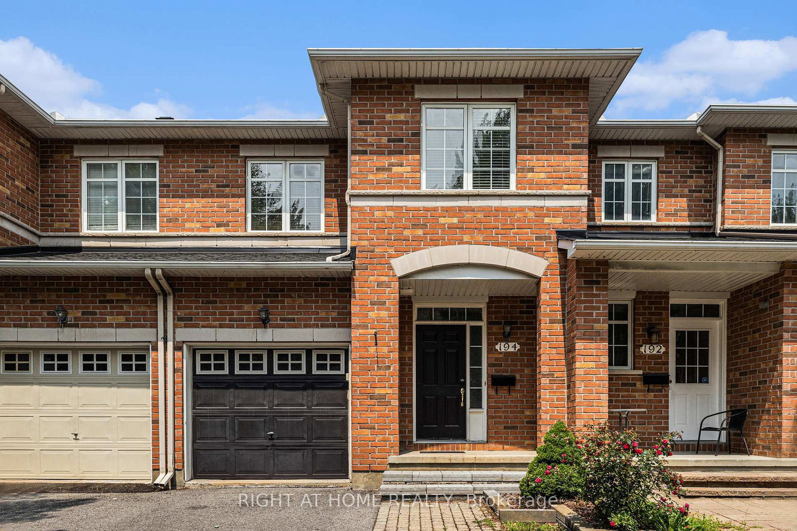 194-deercroft-avenue-ottawa-ontario-x12290873