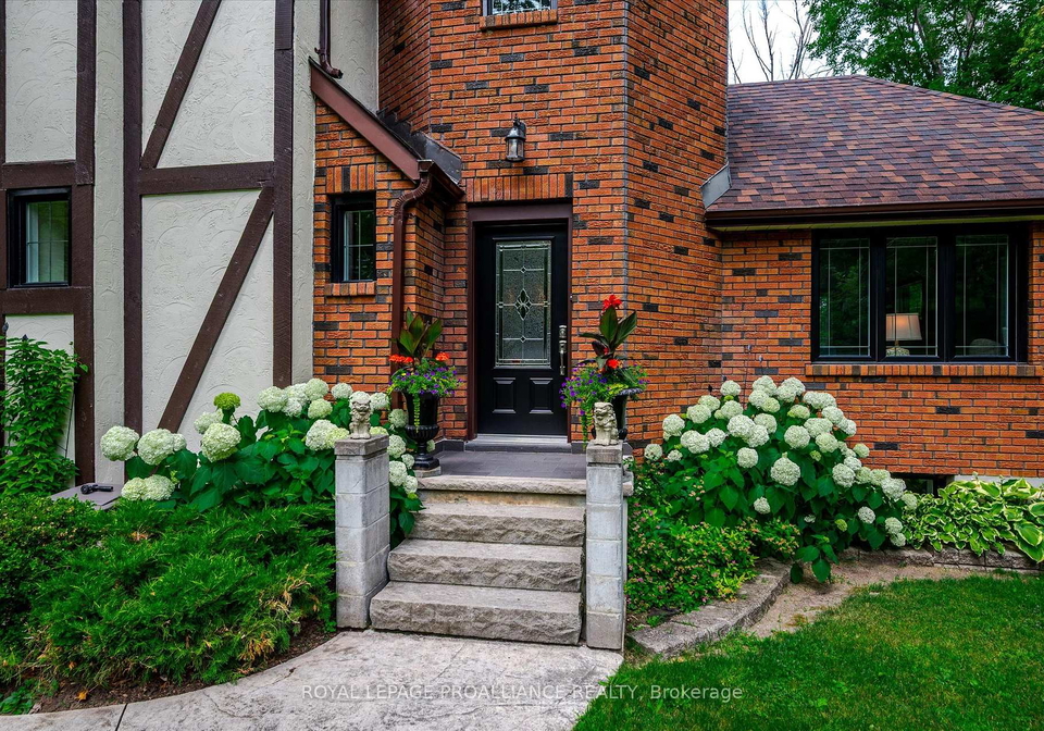 642-dinsdale-street-selwyn-ontario-x12291216