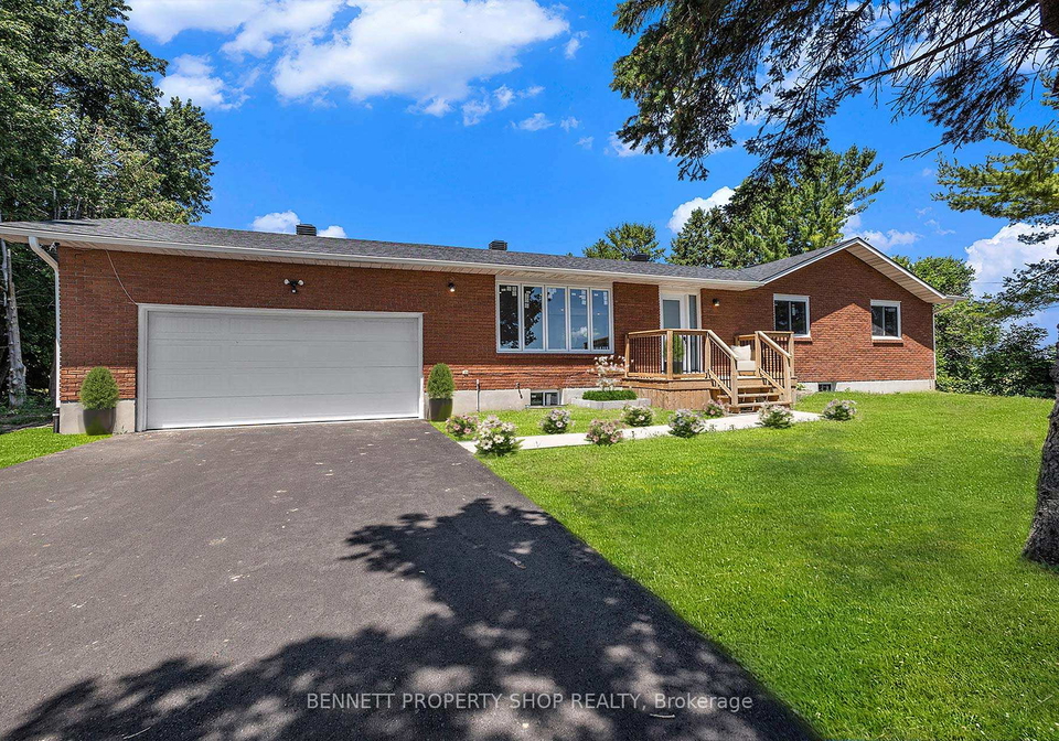 10369-county-road-3-line-north-dundas-ontario-x12292062