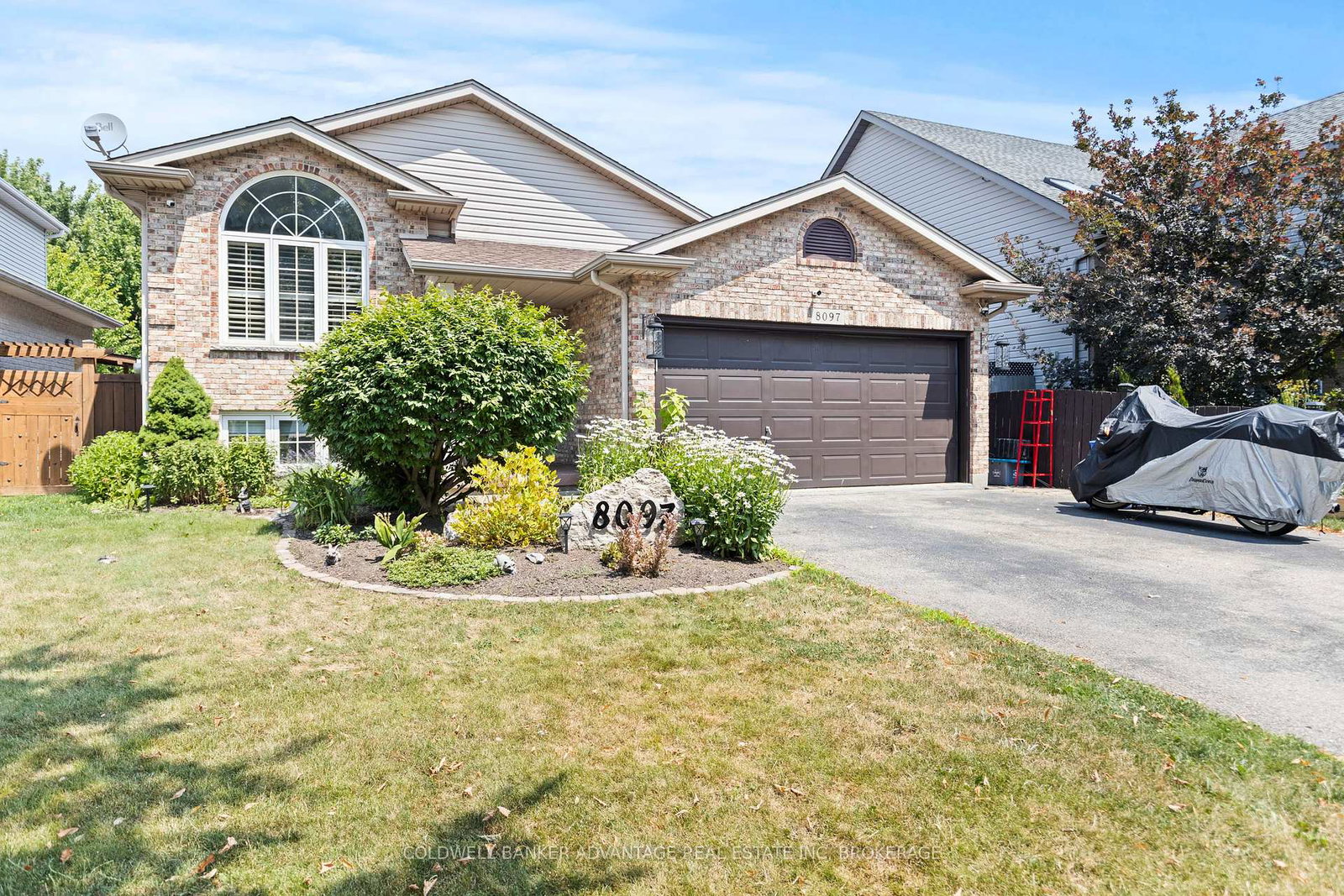 8097-woodsview-crescent-niagara-falls-ontario-x12292480