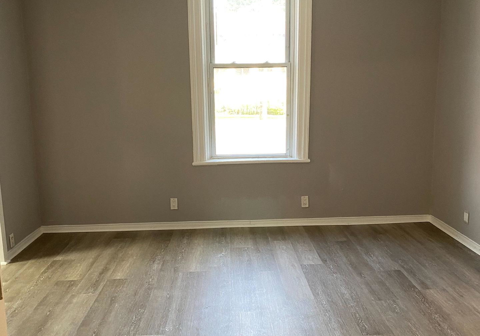 297-sherbrooke-street-peterborough-central-ontario-x12293971