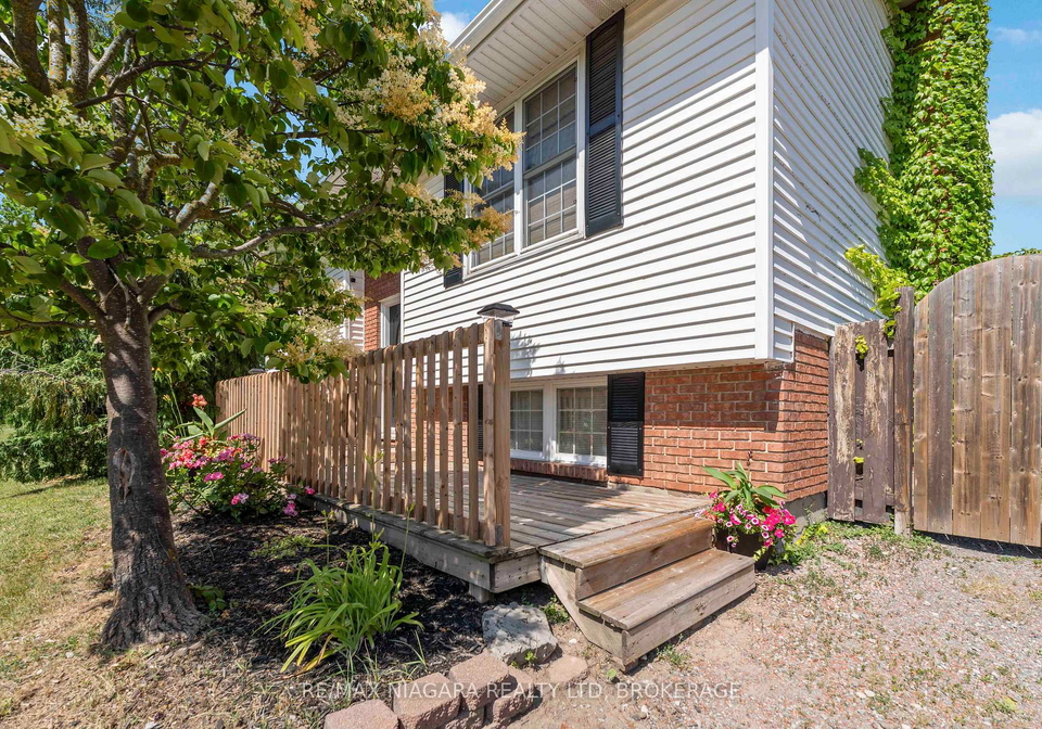 91-woodrow-street-st-catharines-ontario-x12295805