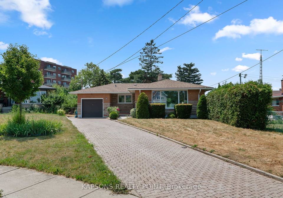 8-starlight-court-hamilton-ontario-x12296613
