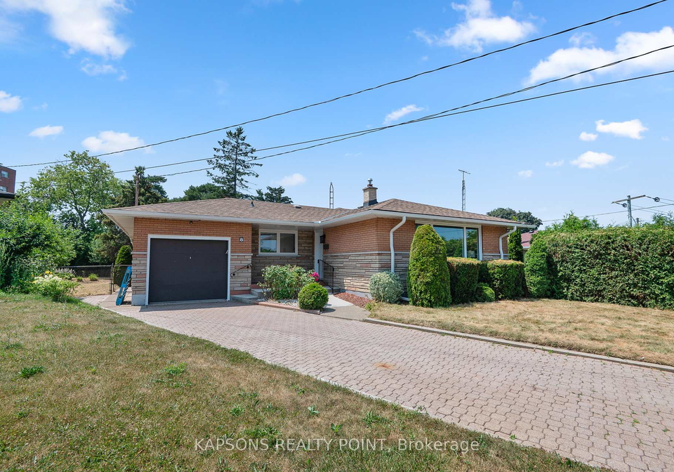 8-starlight-court-hamilton-ontario-x12296613