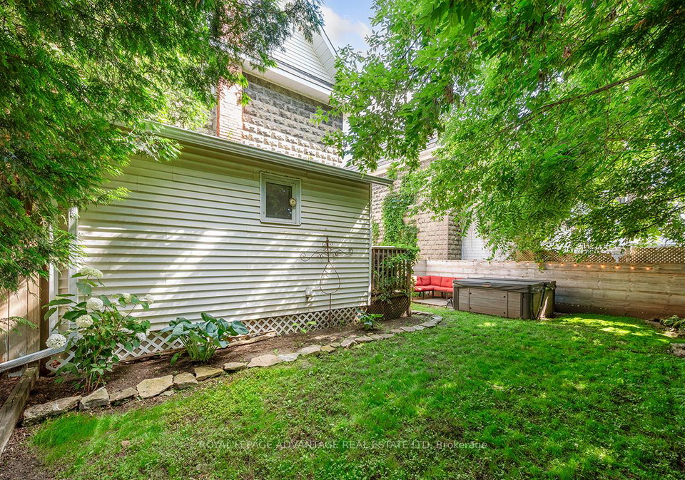 6-foster-avenue-smiths-falls-ontario-x12296785