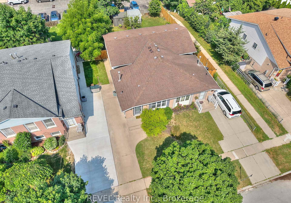 42-vintage-crescent-st-catharines-ontario-x12297697