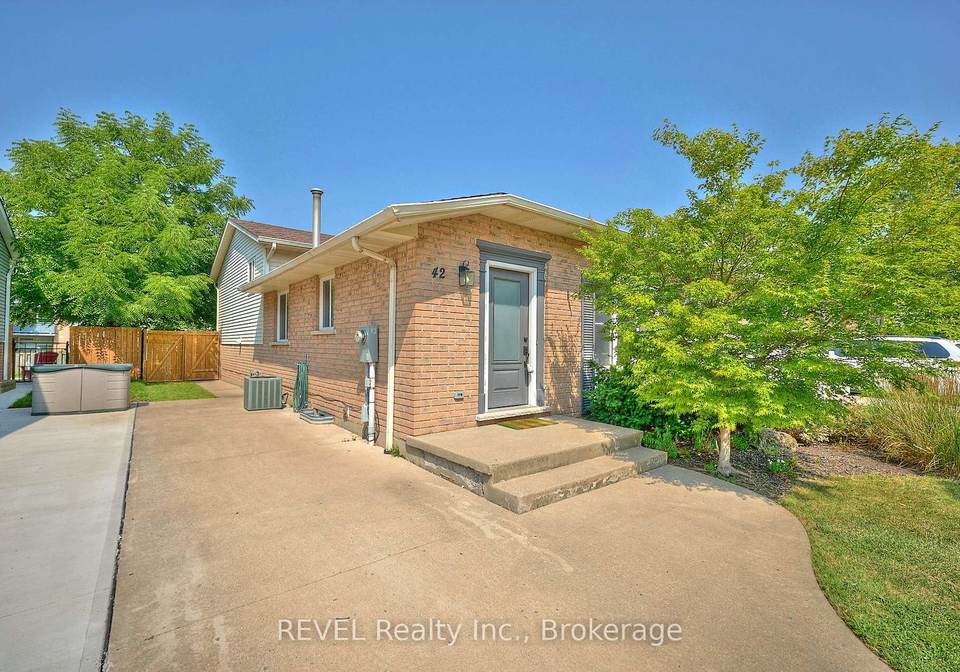 42-vintage-crescent-st-catharines-ontario-x12297697