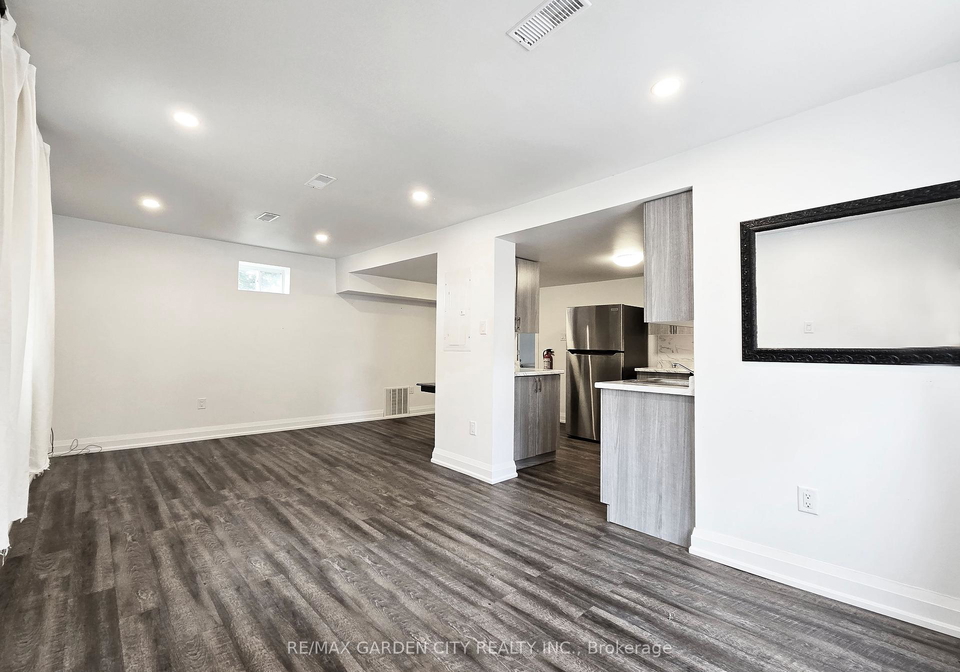 1-robinson-street-n-n-grimsby-ontario-x12298096