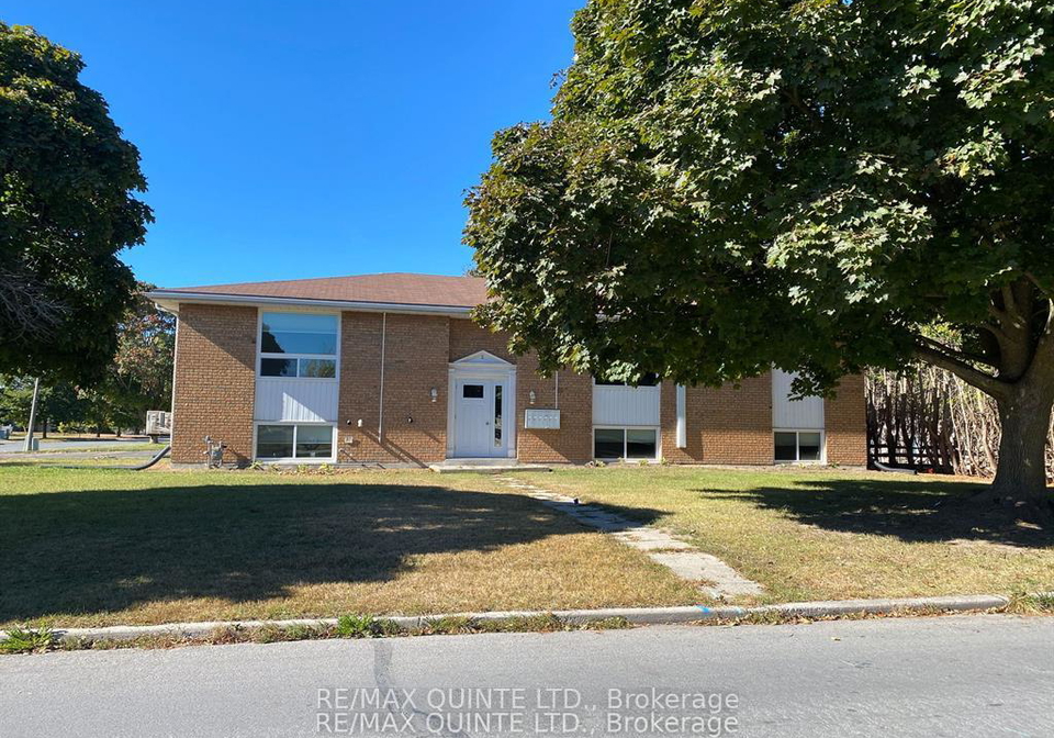 2-village-drive-belleville-ontario-x12298341
