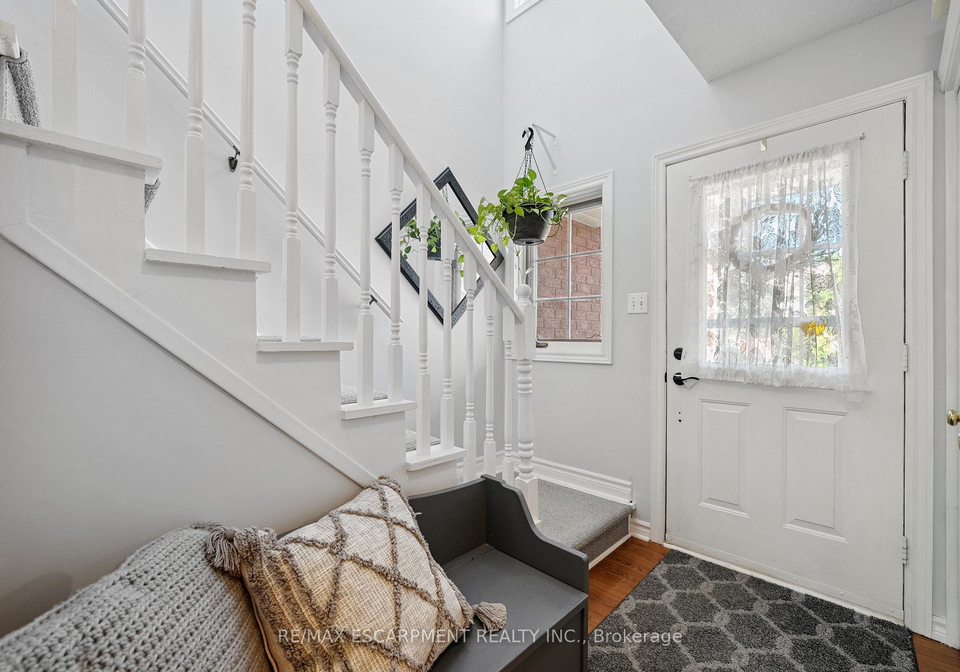 33-walker-court-grimsby-ontario-x12298345