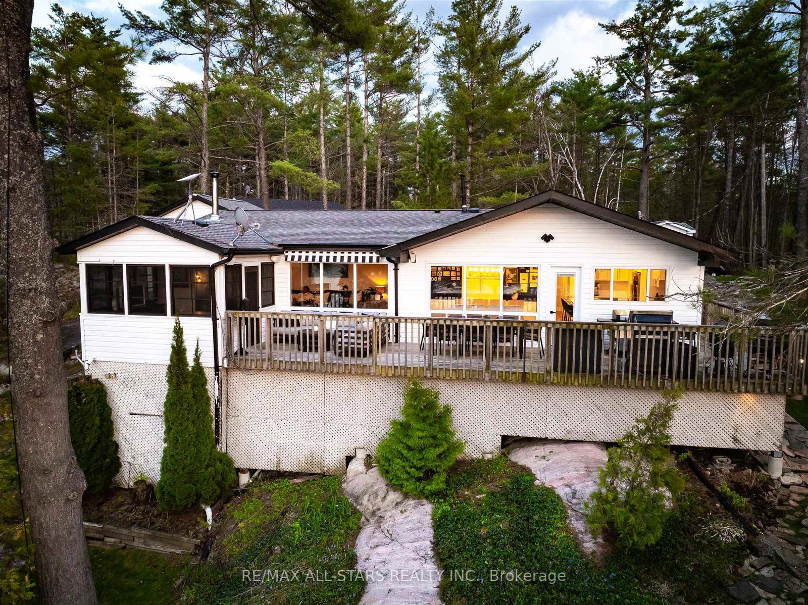 2836-fire-route-130-na-trent-lakes-ontario-x12299719