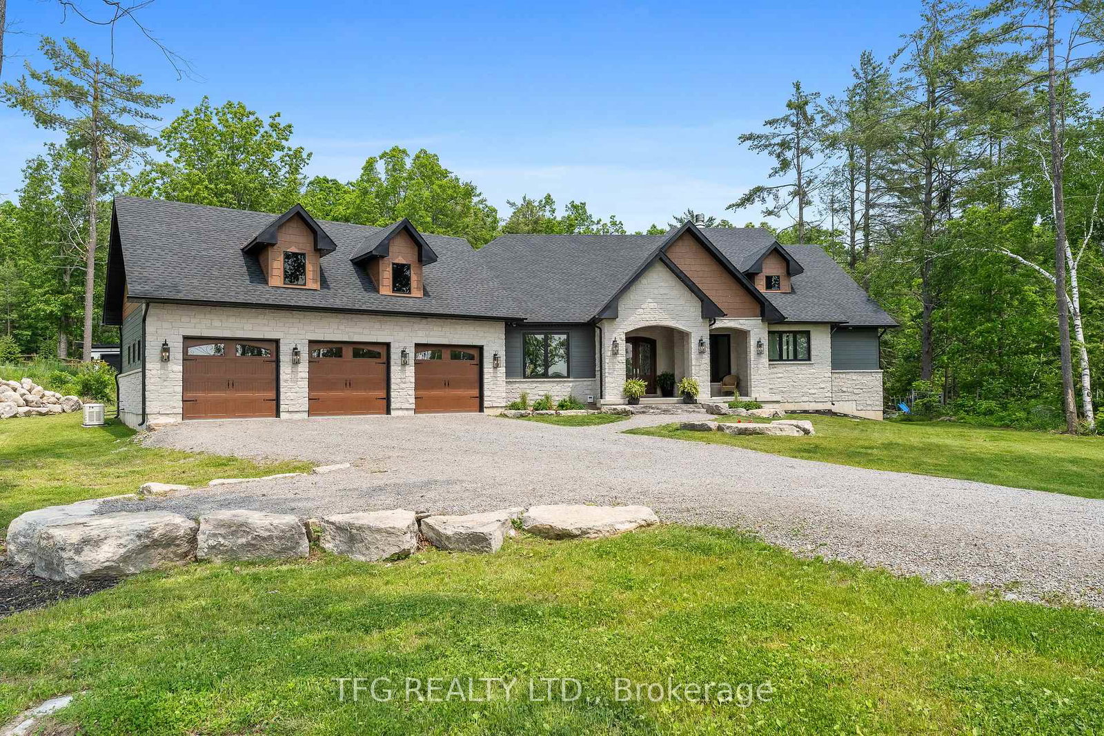 55-fire-route-70-route-trent-lakes-ontario-x12299907