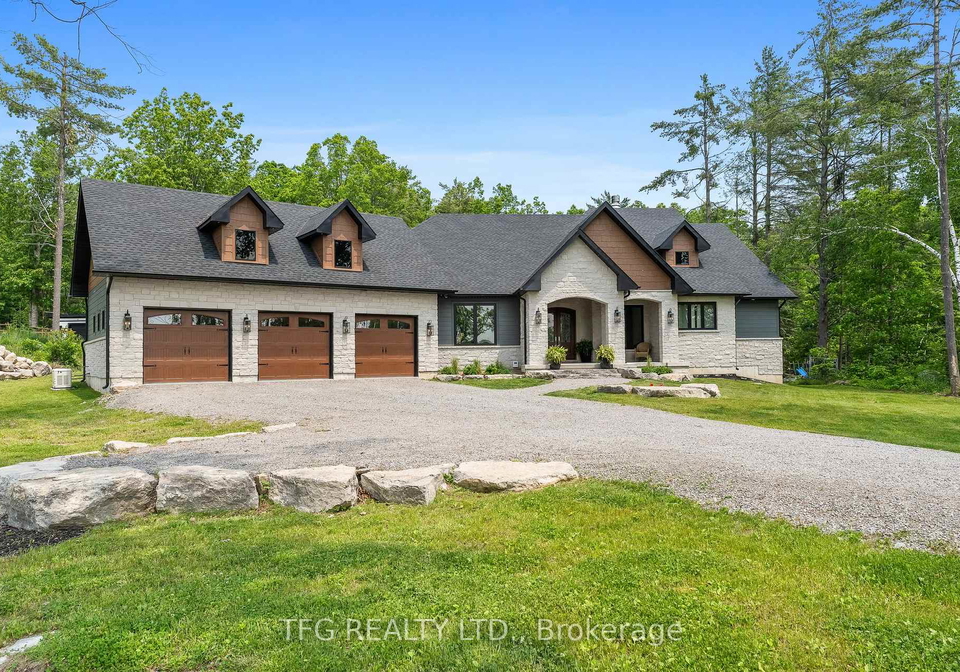 55-fire-route-70-route-trent-lakes-ontario-x12299907