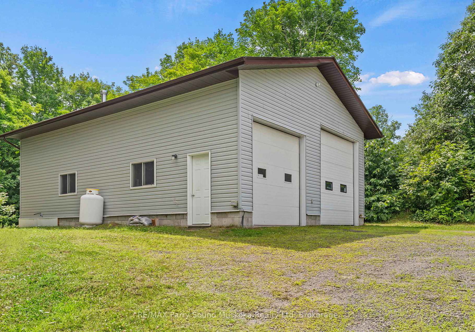 88-black-road-seguin-ontario-x12300472