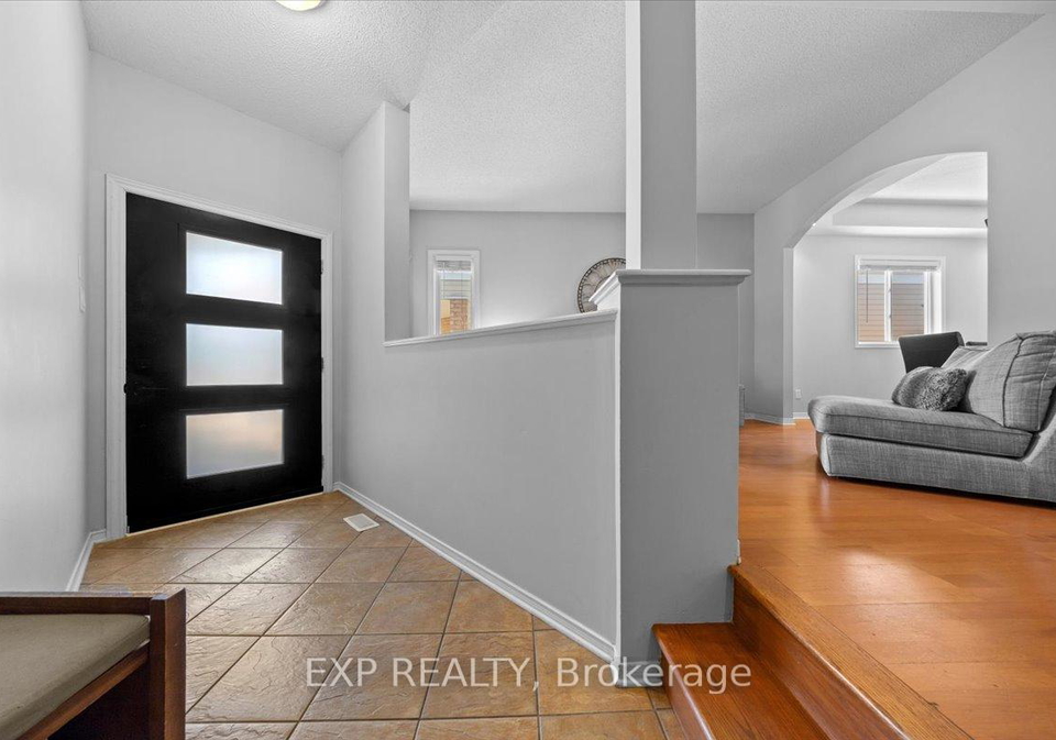 60-golders-green-lane-ottawa-ontario-x12300473