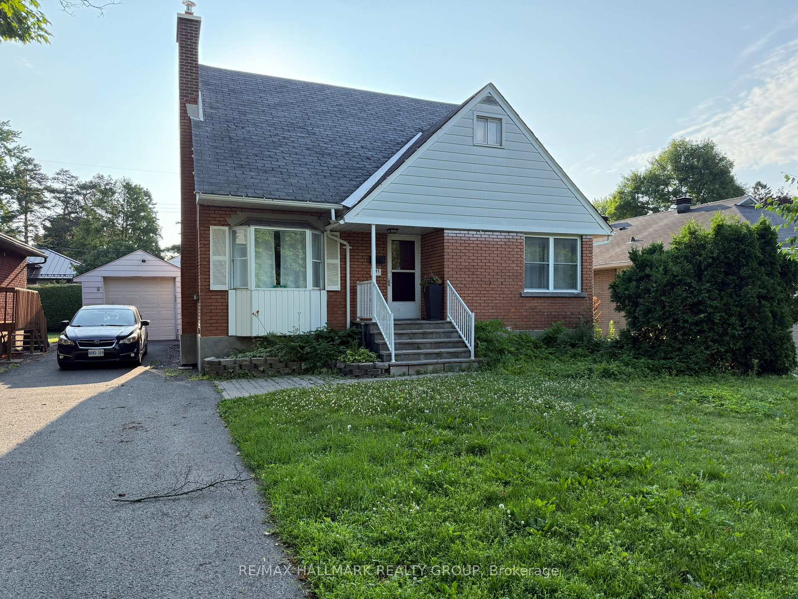 687-gainsborough-avenue-ottawa-ontario-x12301155