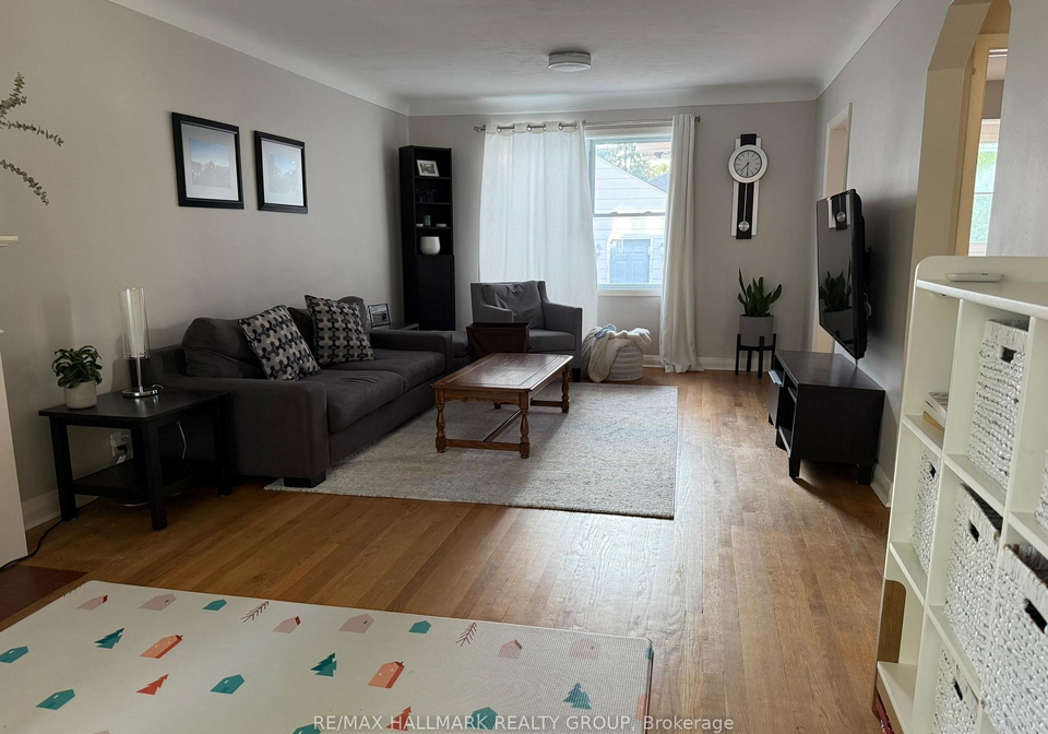 687-gainsborough-avenue-ottawa-ontario-x12301155